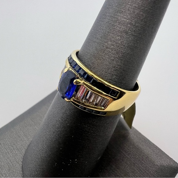 18k Yellow Gold Diamond & Sapphire Ring - Picture 3 of 10